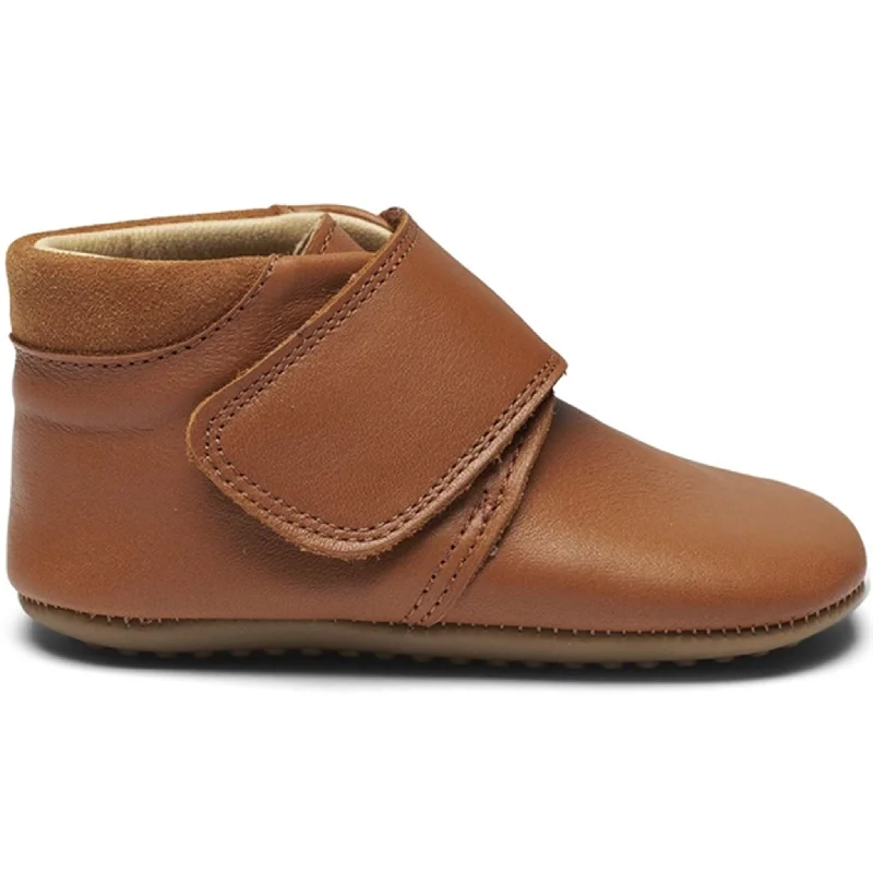 Lightweight Sport Sneakers Pom Pom Futter Velcro Camel