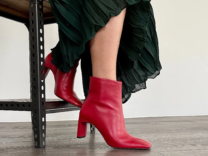 Budget Walking Shoes Carrano Billie available in 3 colours