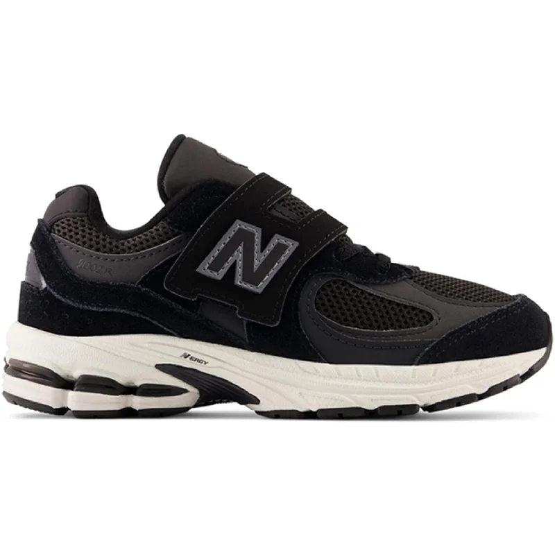 Minimalist Casual Sneakers New Balance 2002 Alternative Closure Sneakers Black