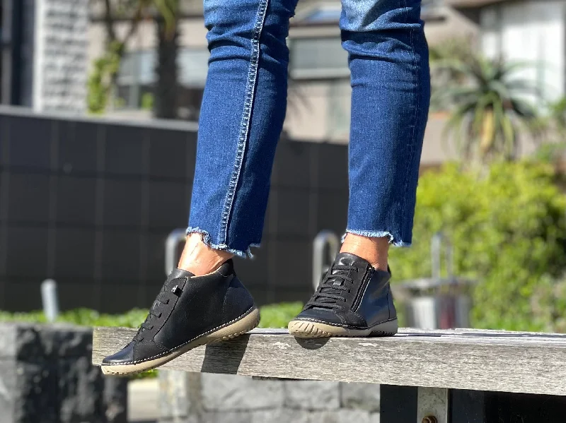 Travel-Ready Sneakers Andacco Eira available in 2 colours