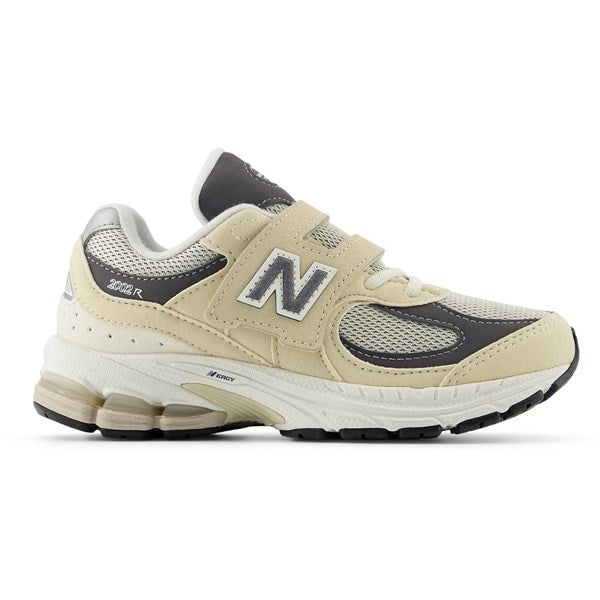 Sporty Slip-On Sneakers New Balance 2002 Alternative Closure Sneakers Sandstone