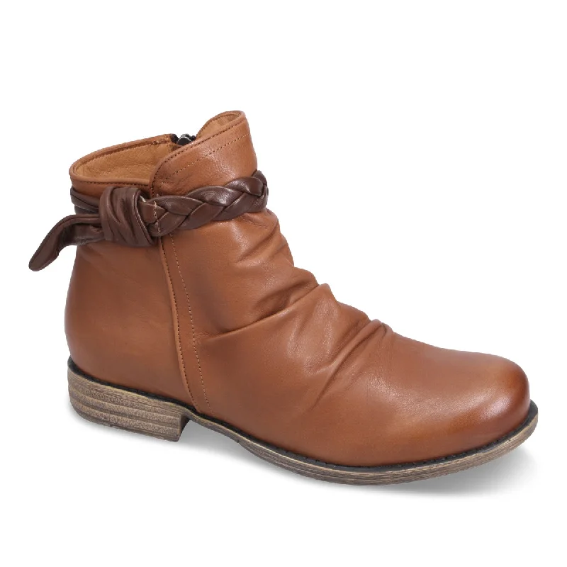 Stylish Travel Shoes Evelyn Ankle Boot