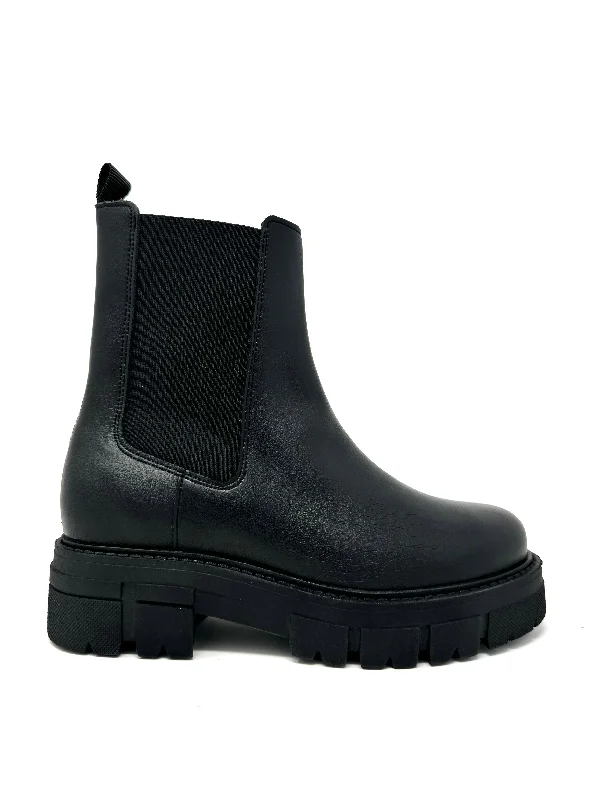 Minimalist Running Shoes Poppy Boot in Black from Novacas