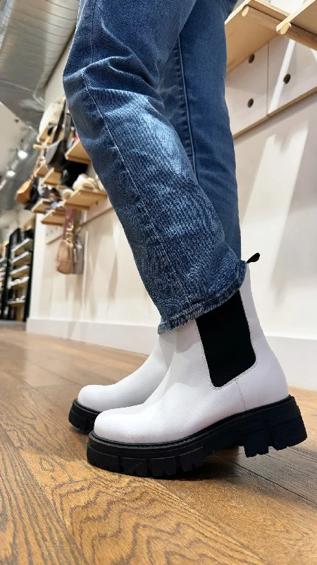 Breathable Comfort Shoes Poppy Boot in White from Novacas