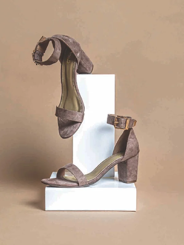 Flexible Street Sneakers Women Chikoo Block Sandals With Buckles