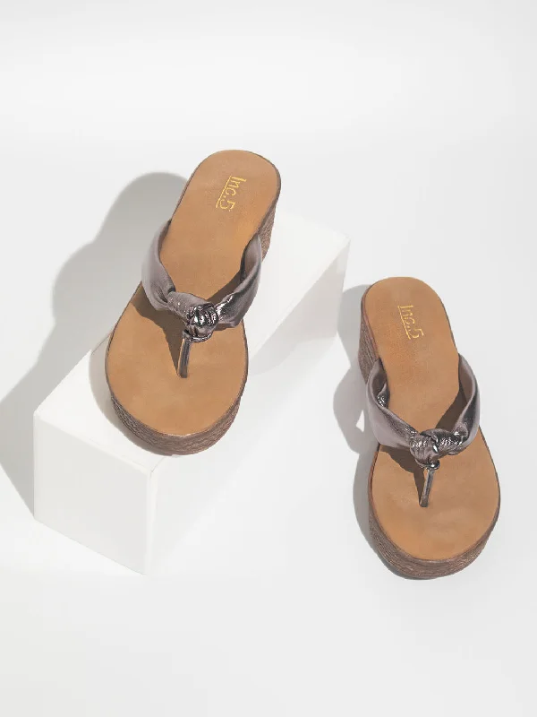 All-Day Cushioned Shoes Women Pewter Solid Wedge Sandals