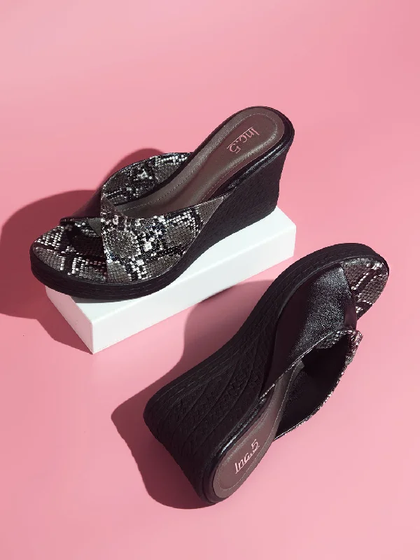 Ultra-Light Mesh Shoes Women Black Embellished Printed Wedges