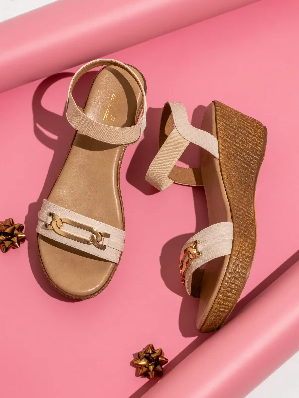 Streetwear Casual Shoes Women Cream Textured Wedge Heels With Buckles Details