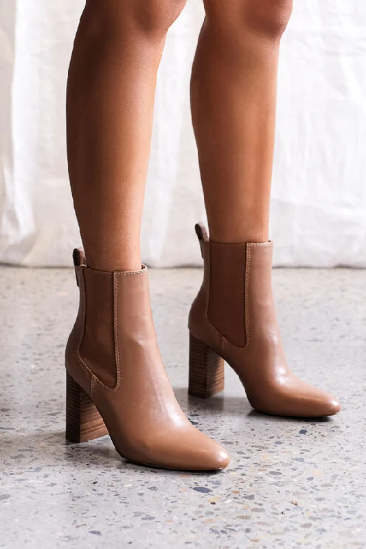 Ultra-Light Casual Shoes Quillan Ankle Bootie in Hazelnut